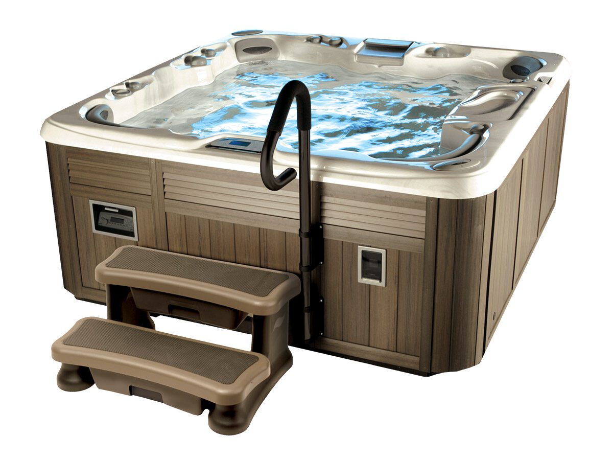 Hot-Tub-with-Smart-Rail